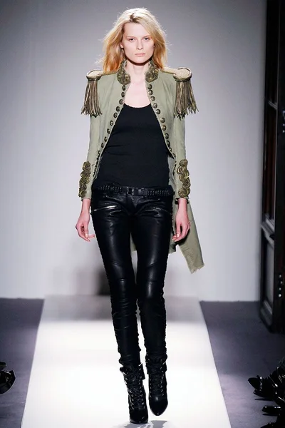 Look 11